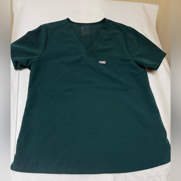 🟢Figs Hunter Green Women's Scrub Top🟢 - Picture 2 of 9